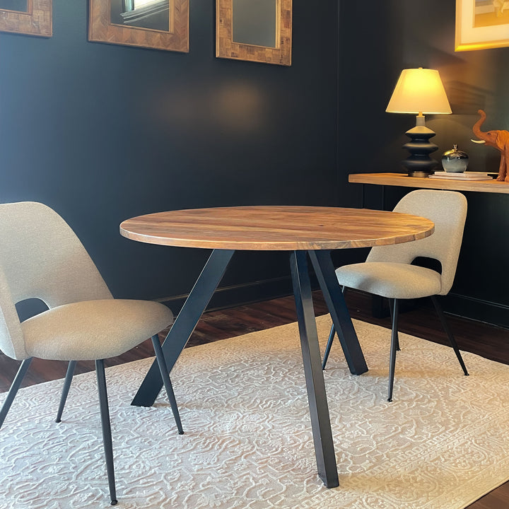 Plano Round Dining Table