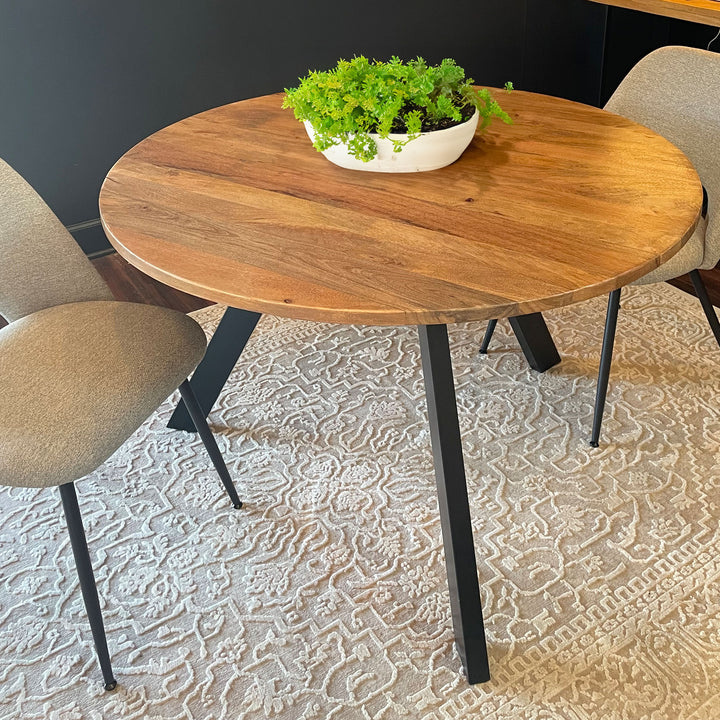 Plano Round Dining Table